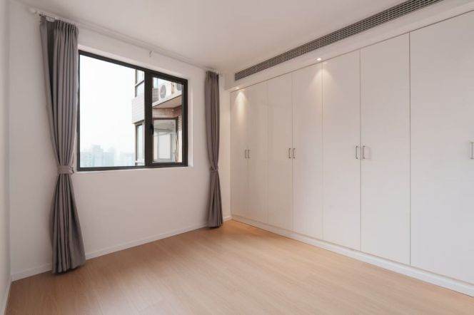 Zhaojiabang/Xiangyang rd high floor 2brs/2lv/2bt apt with wall heating;L9/12