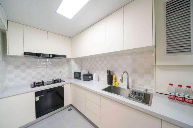 modern 2brs good view western kitchen in No.1 compound Xujiahui line 1,9,11 