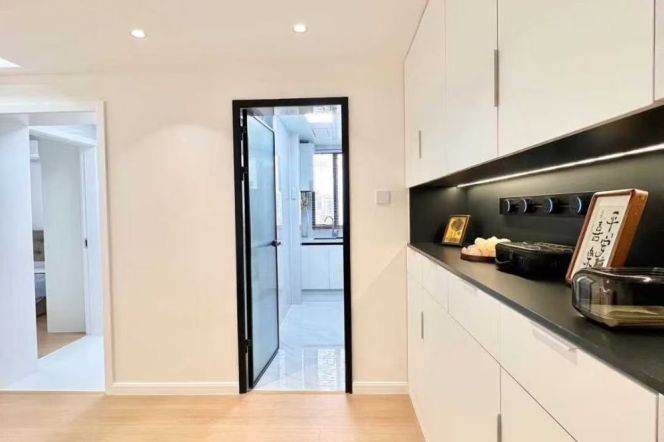 1 Br, 1 Living room, Floor Heating/Central ac/Oven, 80 sqm @ Loushanguan metro L2