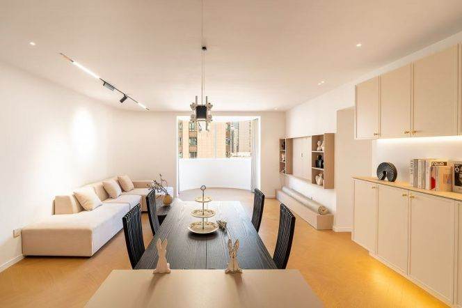 Jiangning rd/Wuding rd nice 3brs/2lv/2ba apt; L7