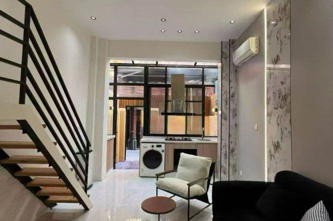 IAPM South Xiangyang/Yongkang rd floor heat 2brs/1lr/1ba apt wt yard; L1/10/12