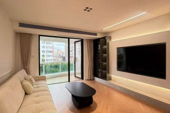 3 Brs, 2 Baths with Open Balcony/Floor Heating/Central ac/Oven @ Changping metro L7
