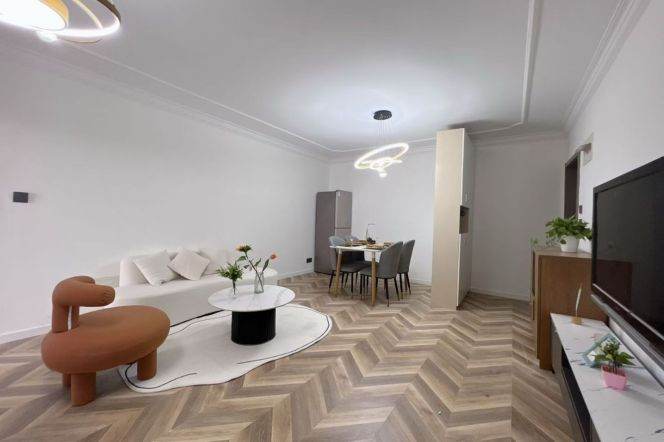 Elevator 2Brs/1Lr/1Bt apt nr Zhenping rd,M3/4/7