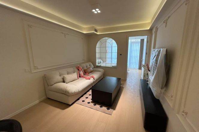 Cozy&Spacious 1Br/2Lr/1Bt+Lovely Yard Close to L2/15 Loushanguan Rd Station 