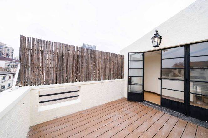 brand new 4brs house with yard floor heating and terrace beside Zhong shan park 