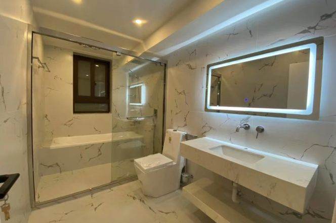 High-rise 2br/1bt Flat in Ruijin Garden