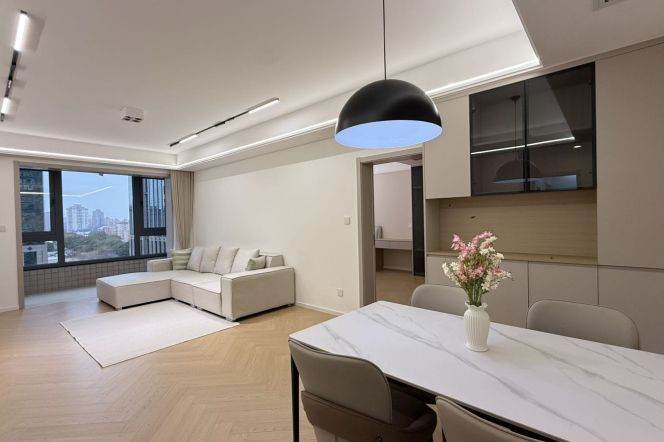 brand new big 2brs floor heating near line 2,15 parkson and su zhou river 