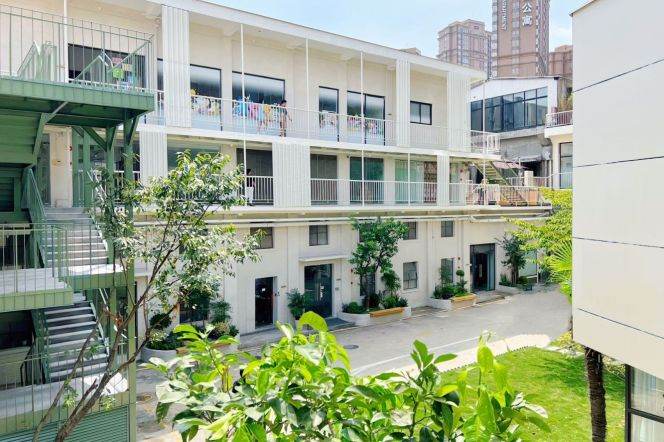 Creative Park office w/ High Ceilling near Shanghai Swimming Center M11