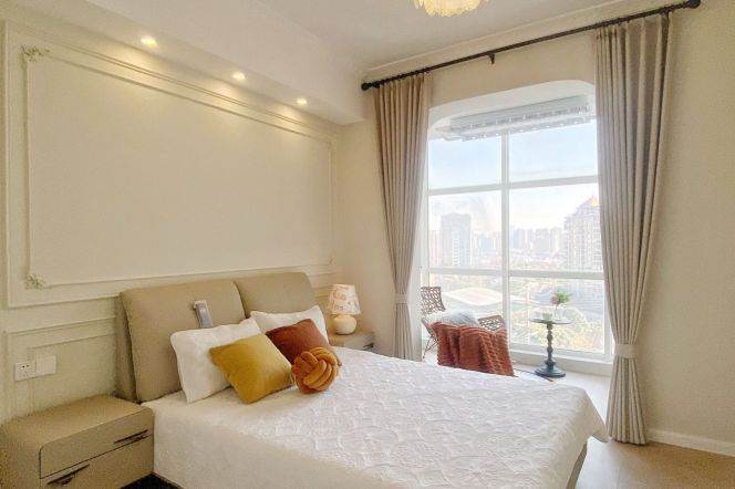 modern 4brs floor heating modern furniture in Gubei near Golden pedestrian street 33K