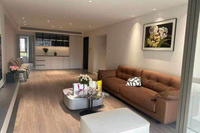 One park 4br/2bt@Jing'an center 185sqm with quality design ceiling to floor windows