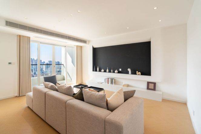 Spacious bright 3br/2bt@zhongshan park with nice open balcony 