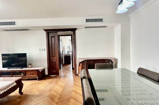 Good location ,Fuxing Park 2Br,floor heating