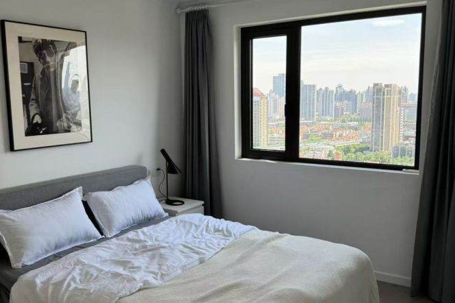 Grab this South Facing 2Beds / Dual Metro / Modern Renovation /high floor with nice view  