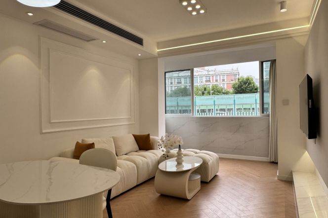 Big 1Br/Next to L3&4 West Yan'an rd metro/Many windows/Bright/Elevator