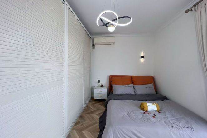 Elevator 2Brs/1Lr/1Bt apt nr Zhenping rd,M3/4/7