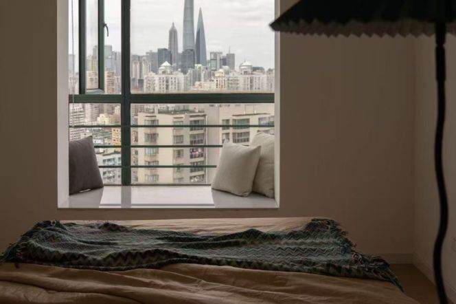 modern 2brs floor heating nice furniture near line 8,9 and Xintiandi area 18K