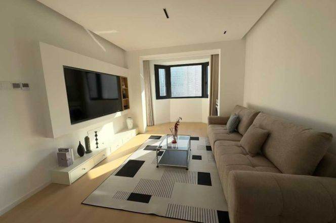 West Nanjing Rd ,new and bright 1br 2lrs@ line 1/12/13 ,nice view