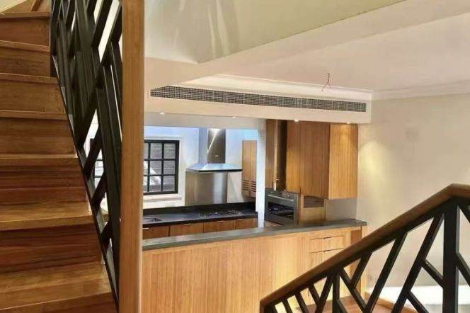 Entire Lane house@Yanqing rd with 240sqm 5br/3bt can use as studio too