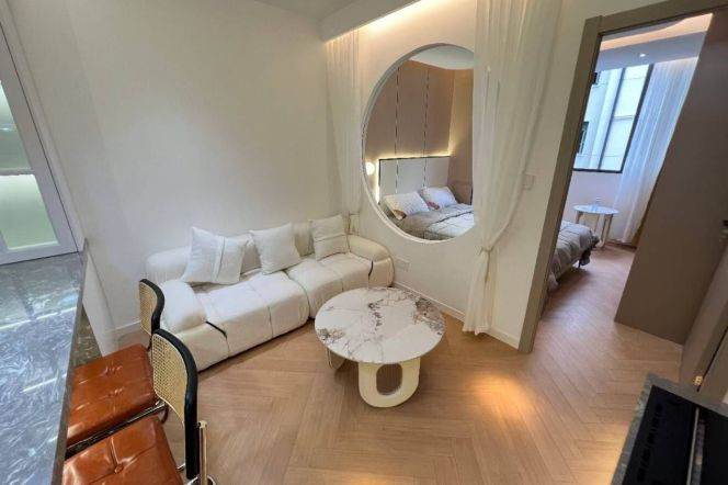 Luxurious furnitures,1br 1 separate lr@L2/11 Jiangsu Rd & L14 Wuding Rd