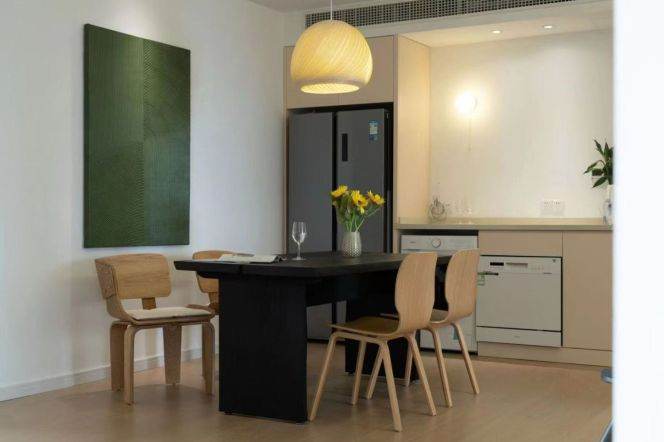 modern 2brs floor heating nice furniture near line 8,9 and Xintiandi area 18K