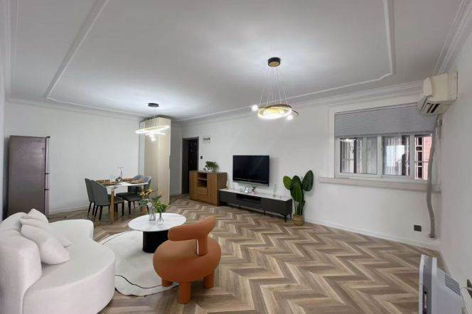 Elevator 2Brs/1Lr/1Bt apt nr Zhenping rd,M3/4/7