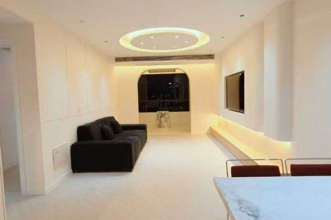 Gubei 2Beds with floor Heating for 13.5K. Smart Home/ Parking / Caohejing