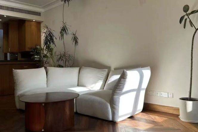 Entire Lane house@Yanqing rd with 240sqm 5br/3bt can use as studio too