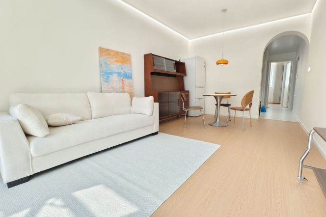 Newly Renovated 1Br/2Lr/1Bt Close to L2/7/14 Jing’an Temple Station 