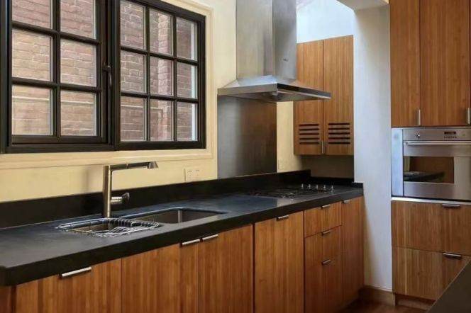 Entire Lane house@Yanqing rd with 240sqm 5br/3bt can use as studio too