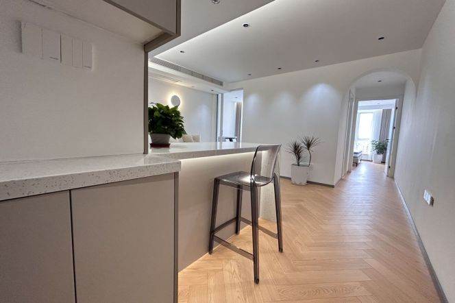 Modern&Highrise 1BR +Heating | Good compound | Changping rd and Changshou rd Mt L7/13