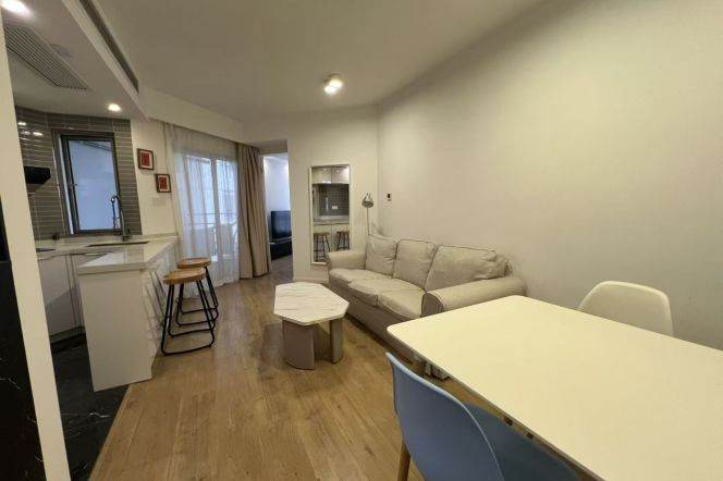1 br near L3/L4 west yan'an rd station+elevator+ECNU