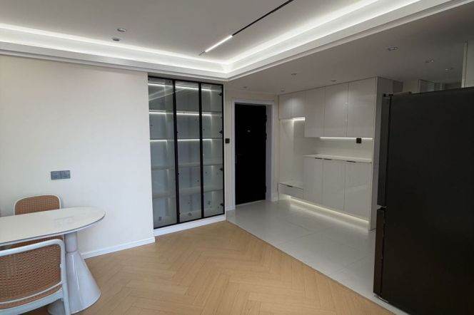 beixinjing rd elevator 1BR/big living room@L2