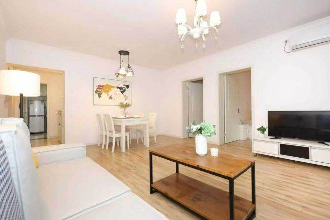 jiangsu rd elevator 2BR/big living room@L2/11