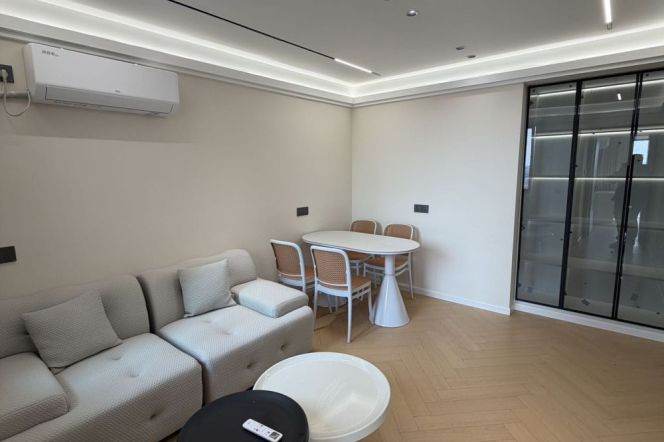 beixinjing rd elevator 1BR/big living room@L2