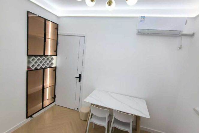 High value/modern 1br 2lr/central AC/price:5900/Loushanguan rd@L15/2