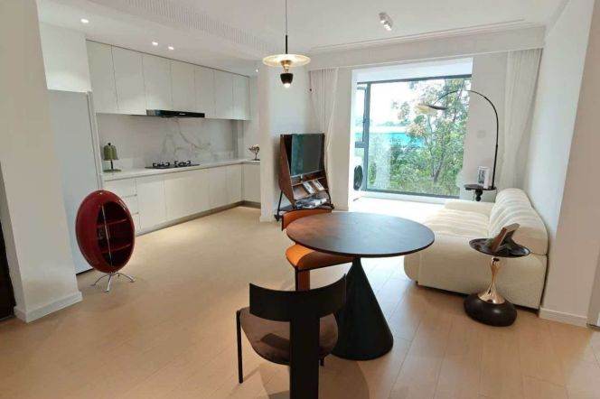 Brand new renovated 2br apt,modern style,nice layout,metro Line 2