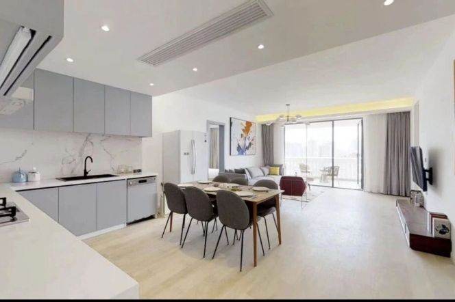Modern 4brs with balcony and floor heating  in  central downtown