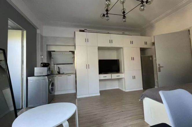 Elegant 1br @changshu rd sta 5.5k