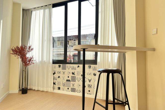 Nice spacious 1br/2lv Apt close to IAPM