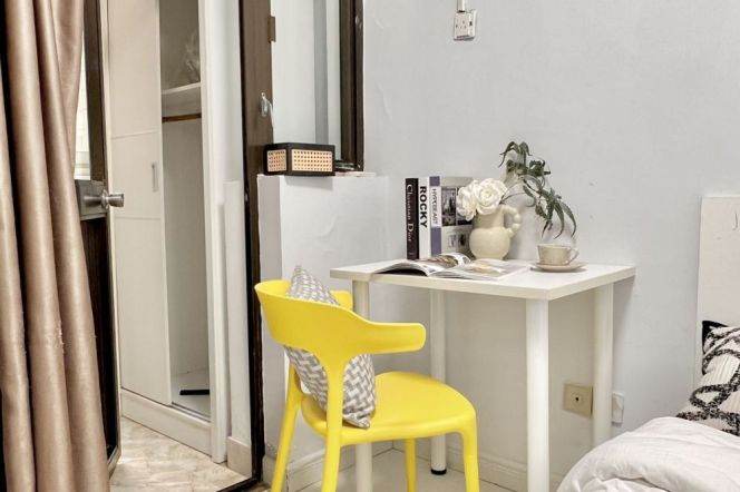 Cozy room near Jingan temple,close to ECNU,with private balcony 