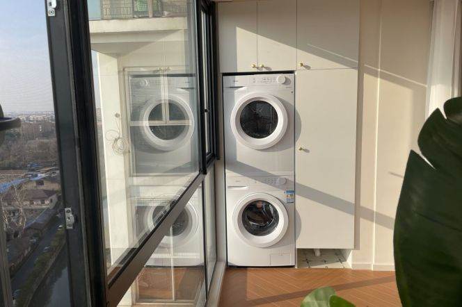 Brand new renovated 2br,2bths,CA,floor heating,Oven,Dishwasher,Shanghai Zoo,Line10