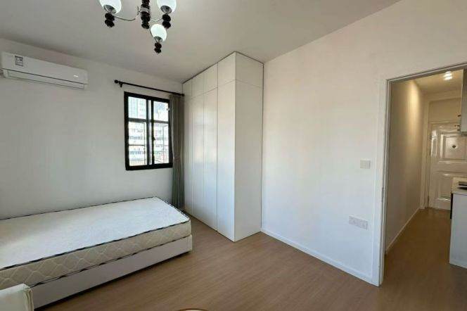 Bright 1br @west Nanjing rd sta 5.2k