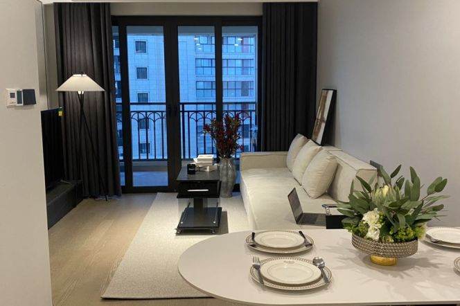 Exquisite 1br apt with big floor window,Oven,modern style,High rise,Line 15