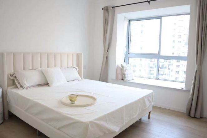 Spacious 2Brs/2Lrs/2Bts apt nr Shanghai indoor stadium,M1/4