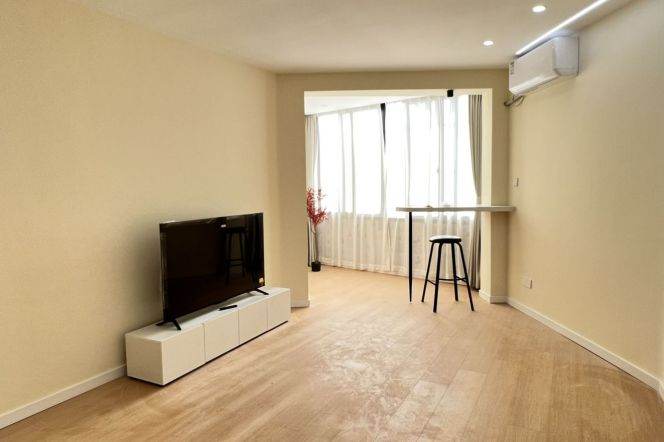Nice spacious 1br/2lv Apt close to IAPM