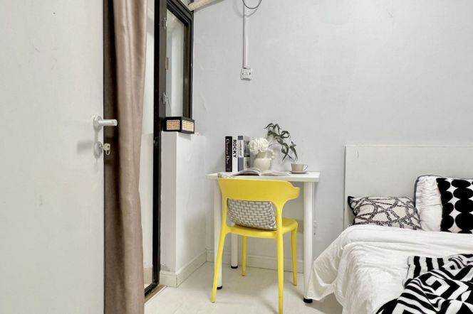 Cozy room near Jingan temple,close to ECNU,with private balcony 