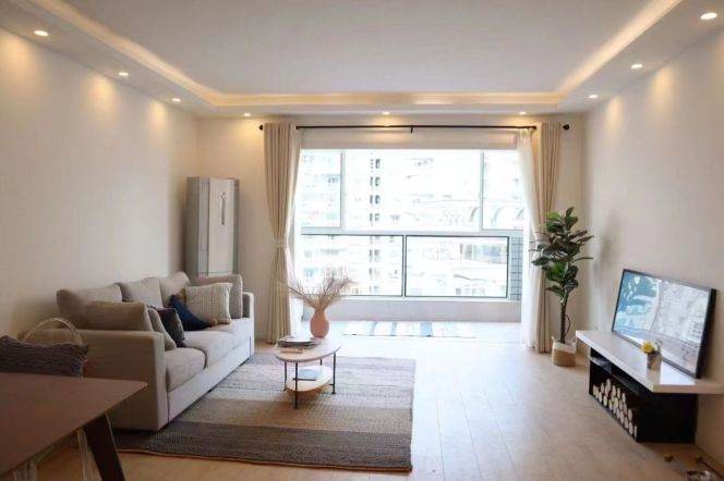 Spacious 2Brs/2Lrs/2Bts apt nr Shanghai indoor stadium,M1/4
