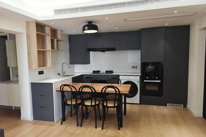 Sunlit 2BR 2BA Elevator Residence Close to Wuding Rd Station