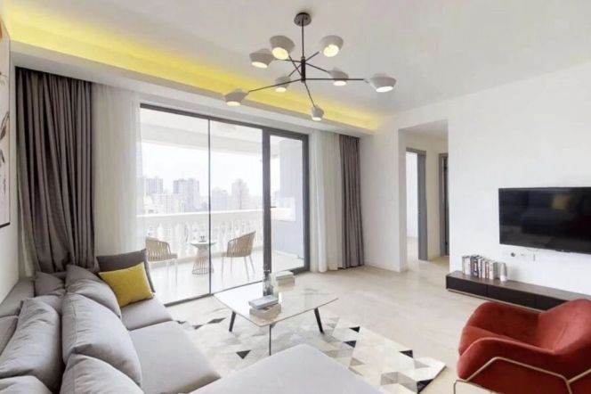 Modern 4brs with balcony and floor heating  in  central downtown