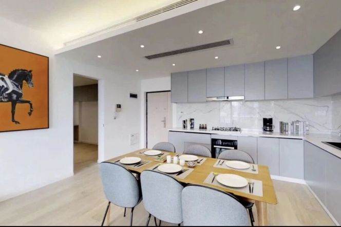 Modern 4brs with balcony and floor heating  in  central downtown